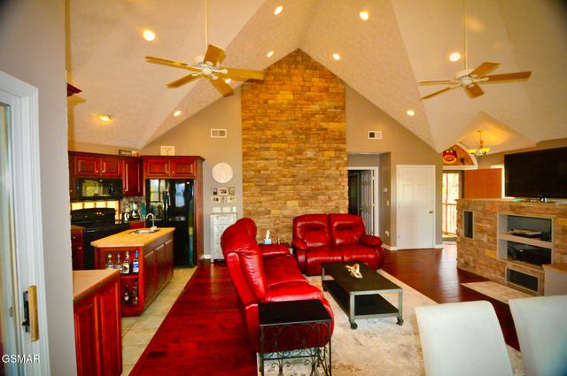 2250 Village Summit Drive, Sevierville, TN 37862