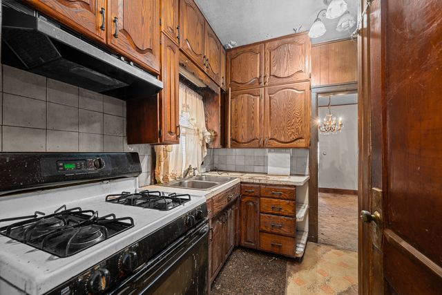 3222 22nd Avenue, Rock Island, IL 61201