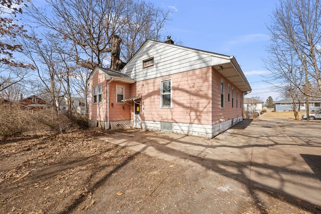 3222 22nd Avenue, Rock Island, IL 61201