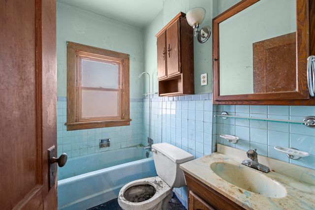 3222 22nd Avenue, Rock Island, IL 61201