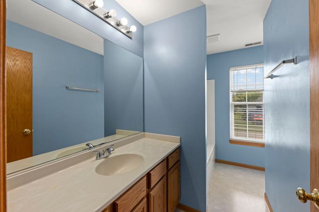 905 Churchill Drive, Plano, IL 60545