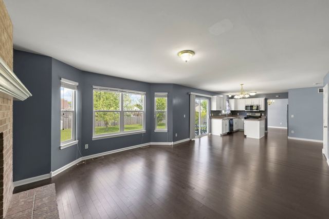 905 Churchill Drive, Plano, IL 60545