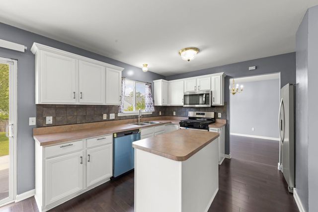 905 Churchill Drive, Plano, IL 60545