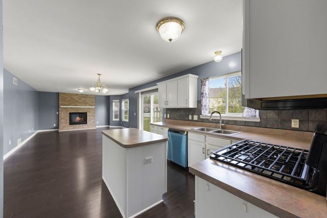 905 Churchill Drive, Plano, IL 60545