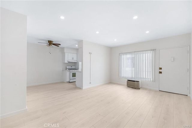 580 W Stocker Street 6, Glendale, CA 91202