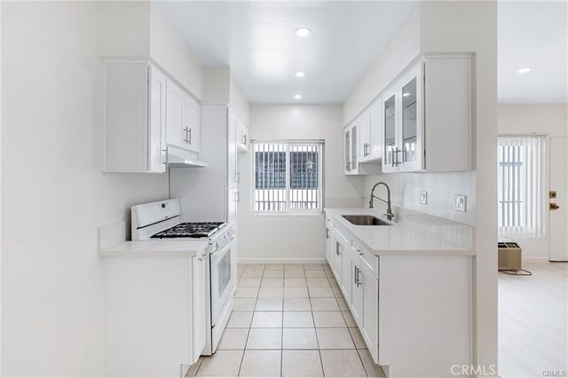 580 W Stocker Street 6, Glendale, CA 91202