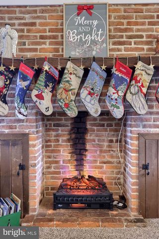 39 N MAPLE AVE, Leola, PA 17540