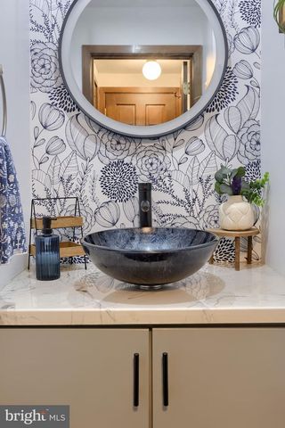 39 N MAPLE AVE, Leola, PA 17540