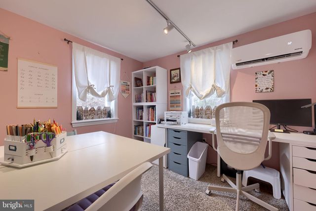 39 N MAPLE AVE, Leola, PA 17540