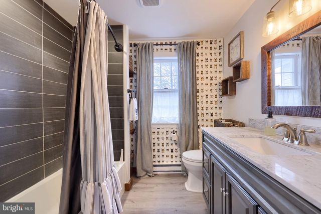 39 N MAPLE AVE, Leola, PA 17540