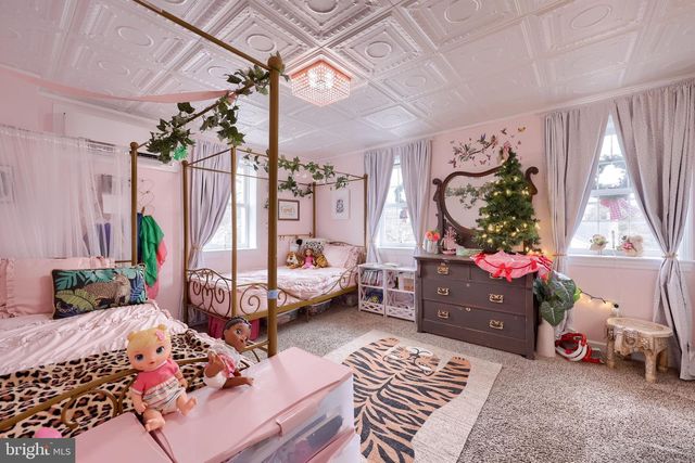 39 N MAPLE AVE, Leola, PA 17540