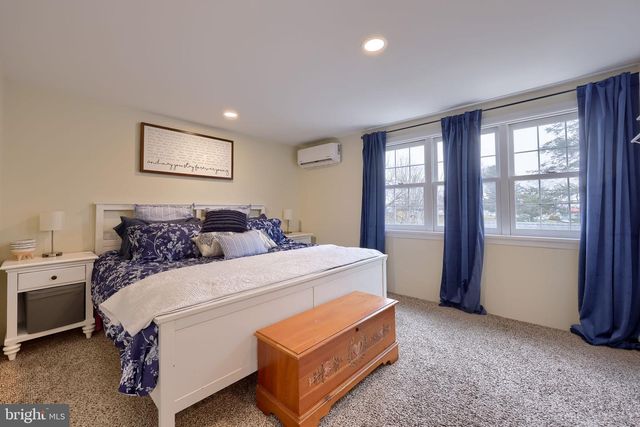 39 N MAPLE AVE, Leola, PA 17540