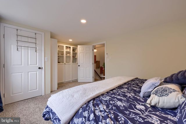 39 N MAPLE AVE, Leola, PA 17540