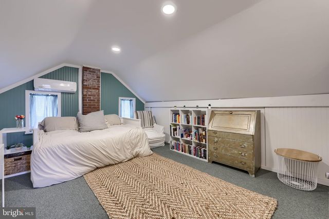 39 N MAPLE AVE, Leola, PA 17540