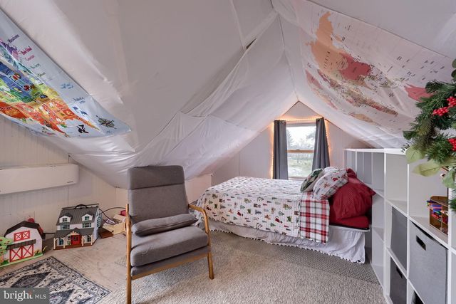 39 N MAPLE AVE, Leola, PA 17540