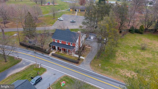 39 N MAPLE AVE, Leola, PA 17540