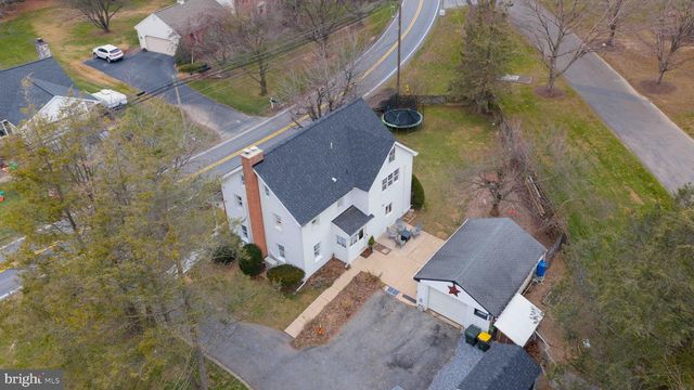 39 N MAPLE AVE, Leola, PA 17540