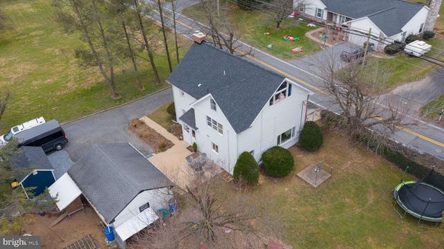 39 N MAPLE AVE, Leola, PA 17540