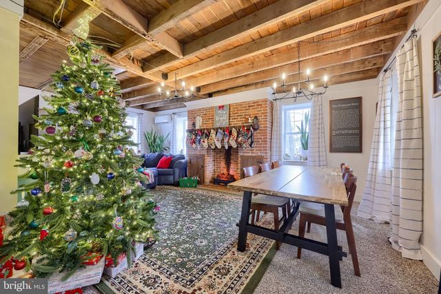 39 N MAPLE AVE, Leola, PA 17540