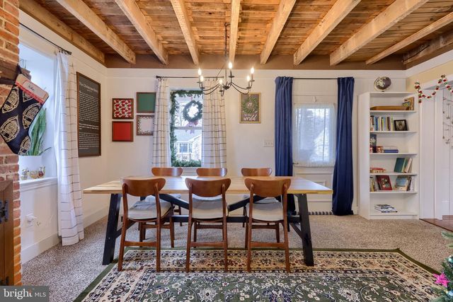 39 N MAPLE AVE, Leola, PA 17540