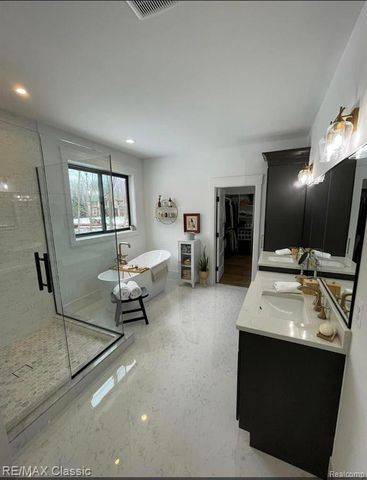 2323 Canterwood, Highland, MI 48357