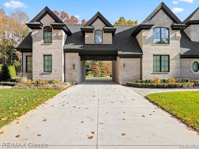 2323 Canterwood, Highland, MI 48357