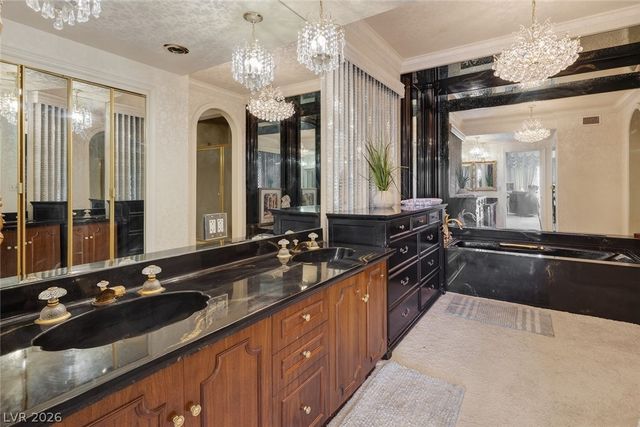 2834 Queens Courtyard Drive, Las Vegas, NV 89109