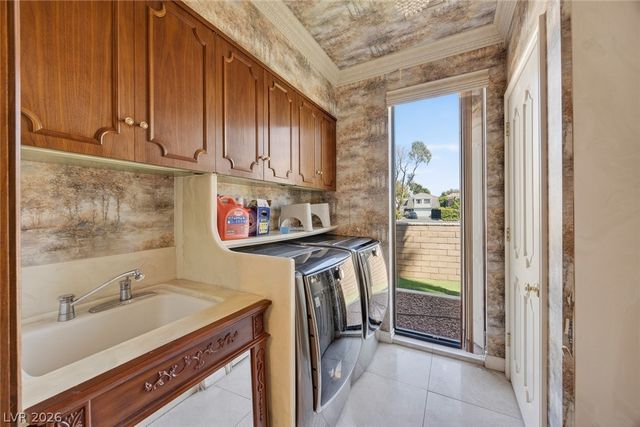 2834 Queens Courtyard Drive, Las Vegas, NV 89109