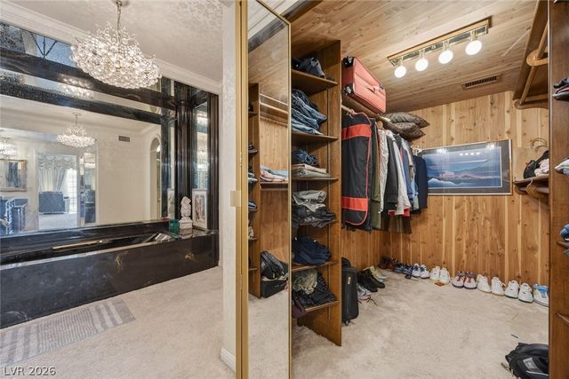 2834 Queens Courtyard Drive, Las Vegas, NV 89109