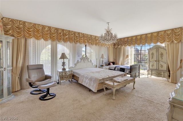 2834 Queens Courtyard Drive, Las Vegas, NV 89109