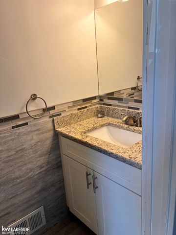 127 Mark Drive, Mt Clemens, MI 48043
