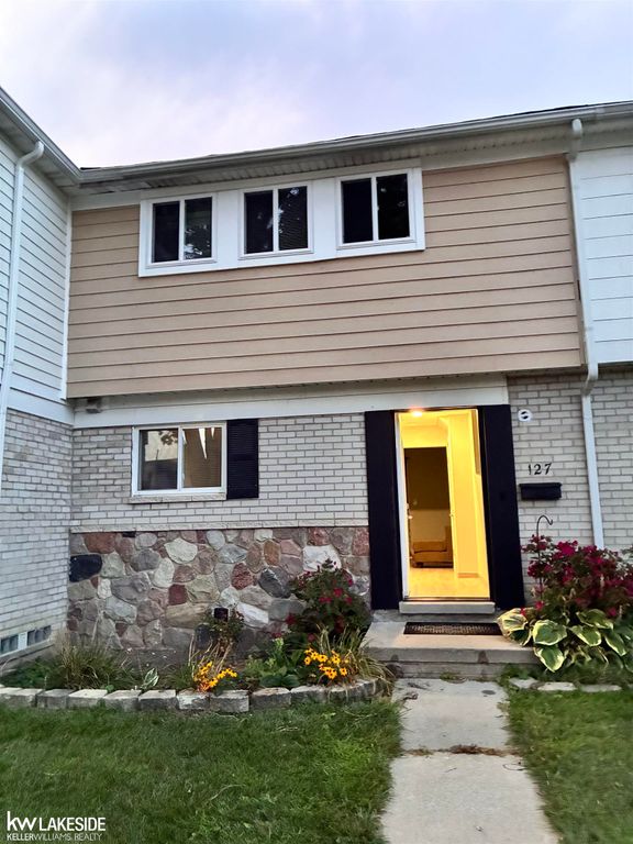 127 Mark Drive, Mt Clemens, MI 48043