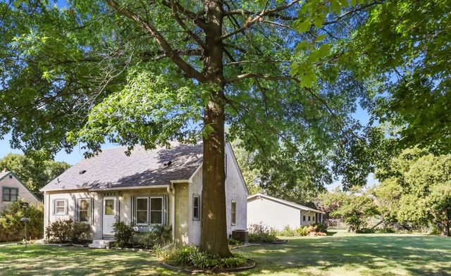 2811 Centerville Road, Little Canada, MN 55117