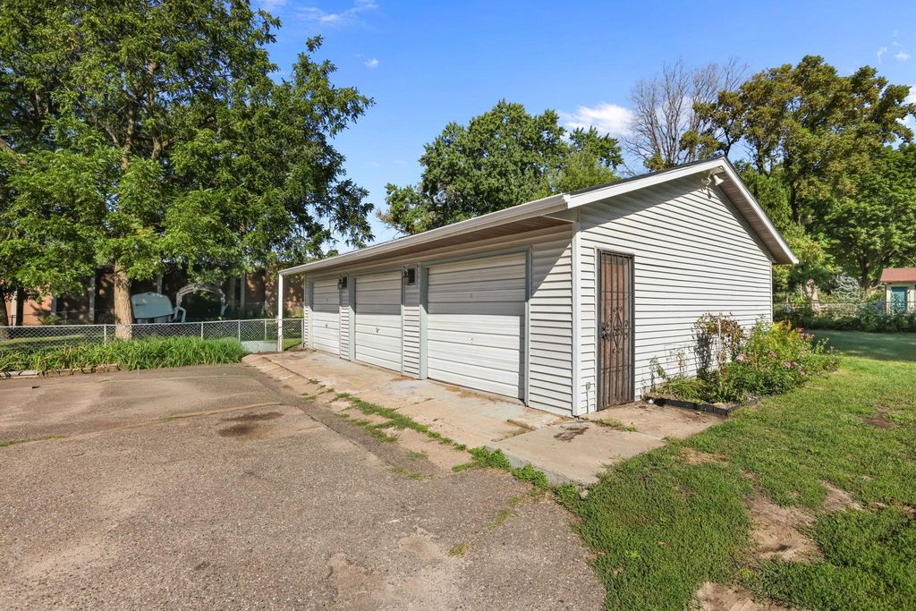 2811 Centerville Road, Little Canada, MN 55117 — photo 2