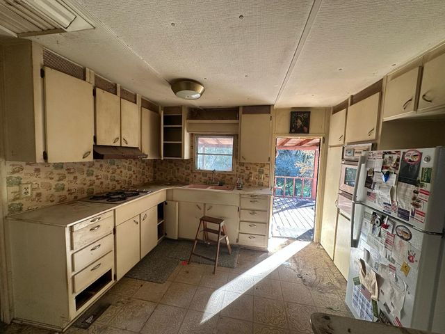 40653 Hodges Hill Drive, Oakhurst, CA 93644