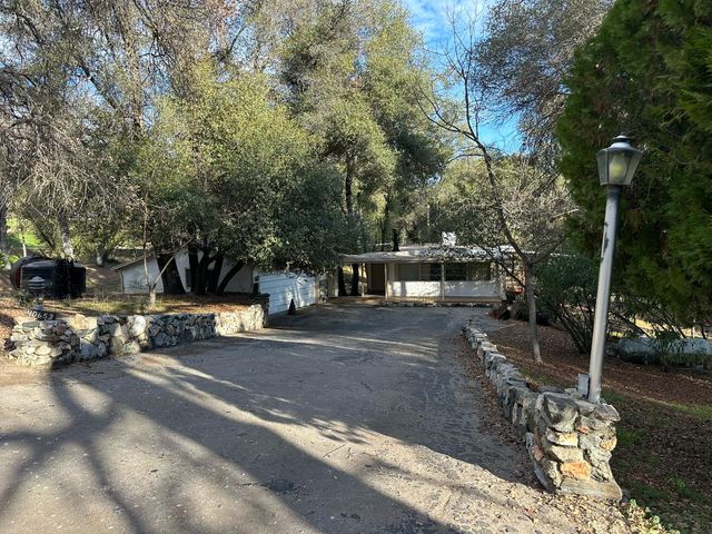 40653 Hodges Hill Drive, Oakhurst, CA 93644