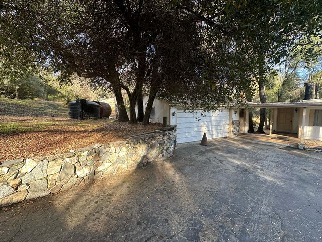 40653 Hodges Hill Drive, Oakhurst, CA 93644