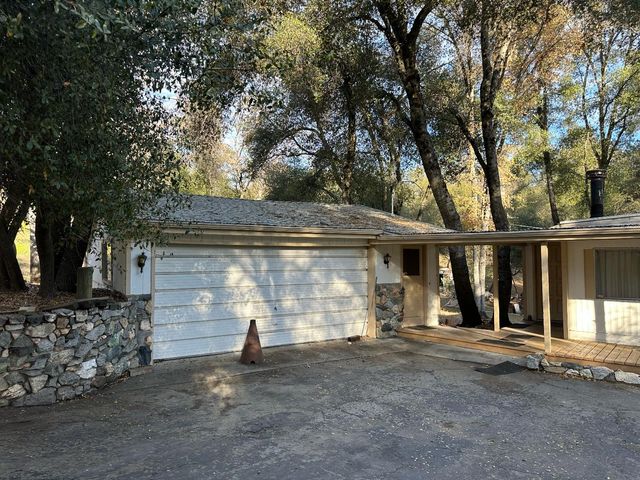 40653 Hodges Hill Drive, Oakhurst, CA 93644