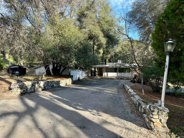 40653 Hodges Hill Drive, Oakhurst, CA 93644