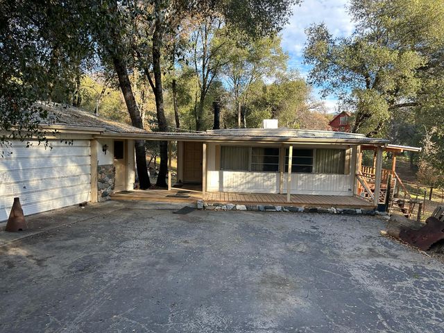 40653 Hodges Hill Drive, Oakhurst, CA 93644