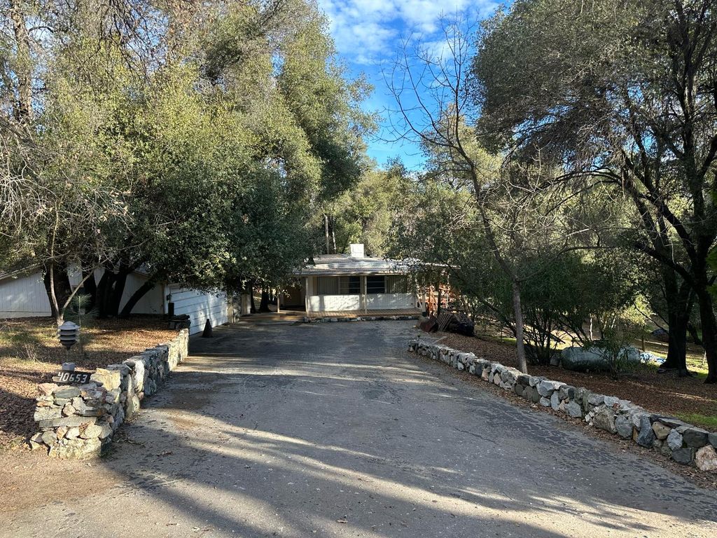 Image 1 of property listing at 40653 Hodges Hill Drive, Oakhurst, CA 93644