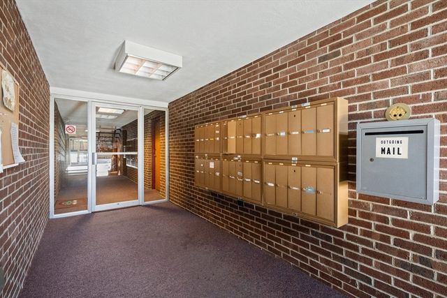 31 Pond St 22, Waltham, MA 02451