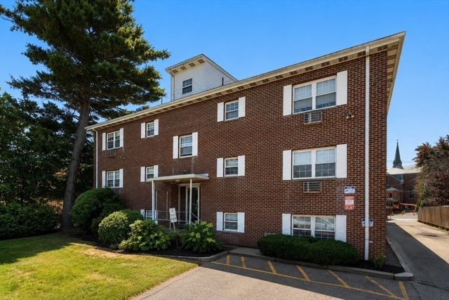 31 Pond St 22, Waltham, MA 02451