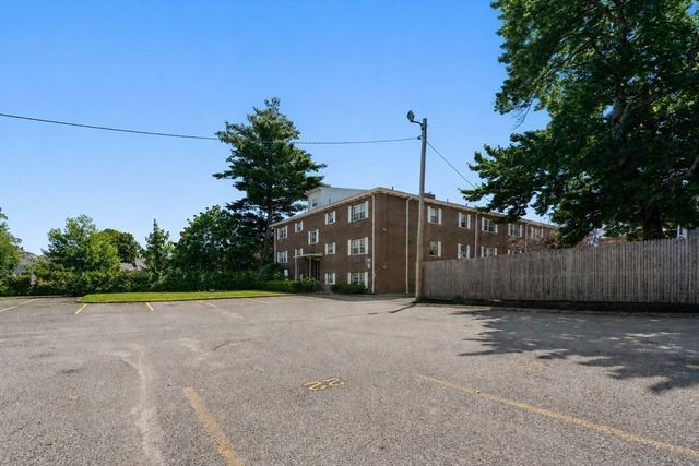31 Pond St 22, Waltham, MA 02451