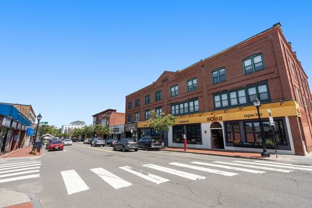 31 Pond St 22, Waltham, MA 02451