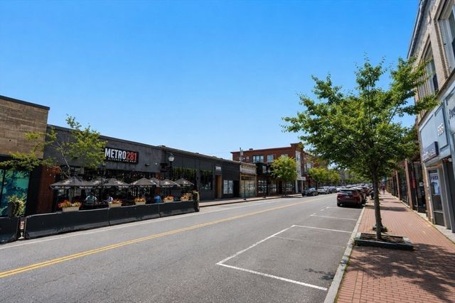 31 Pond St 22, Waltham, MA 02451