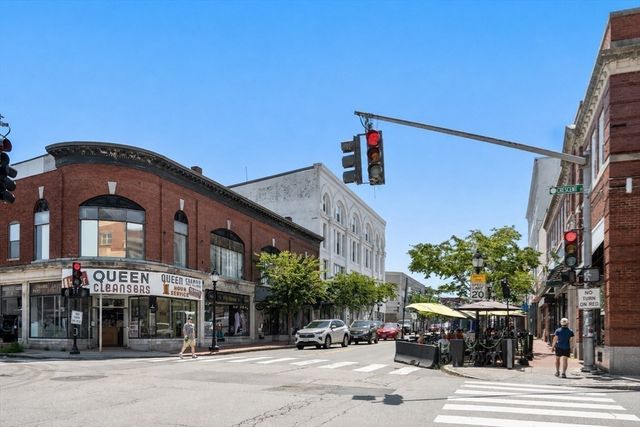 31 Pond St 22, Waltham, MA 02451