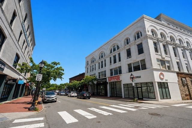 31 Pond St 22, Waltham, MA 02451