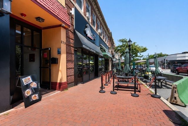 31 Pond St 22, Waltham, MA 02451