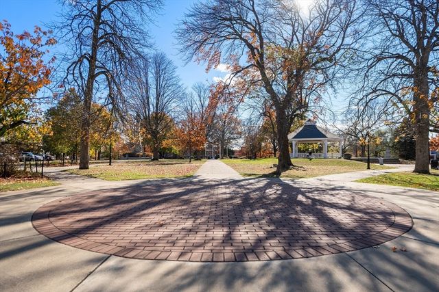 31 Pond St 22, Waltham, MA 02451